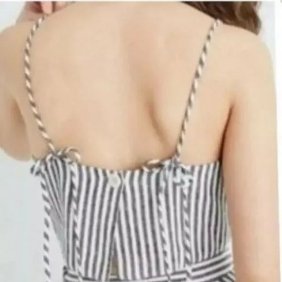 MADEWELL BLACK & WHITE STRIPE SPAGHETTI STRAP SINGLE BUTTON CROP TOP SIZE 8 - Picture 2 of 5